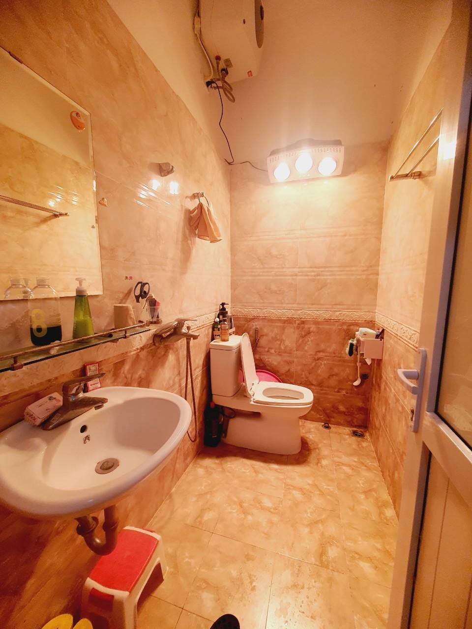 Bán nhà Trần Hữu Tước - diện tích 68m2 3 tầng - ô tô đỗ cửa - giá 12,5 tỷ