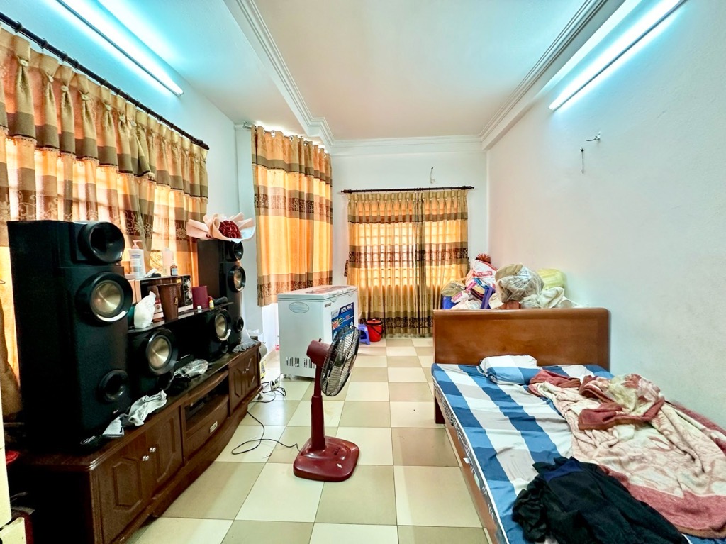 Bán nhà Thanh Lân - diện tích 20m2 4 tầng - MẶT PHỐ KINH DOANH SẦM UẤT - giá 4,5 tỷ