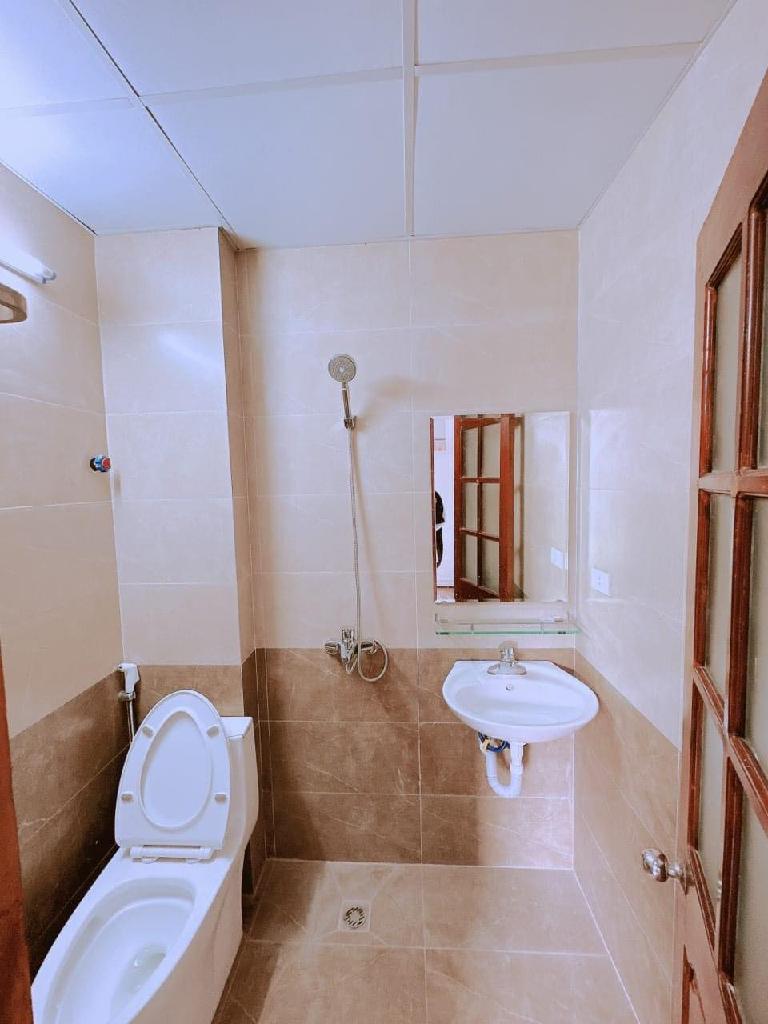 Bán nhà Hào Nam - diện tích 57,6m2 6 tầng - Ngõ 3 gác vào tận cửa - giá 14 tỷ