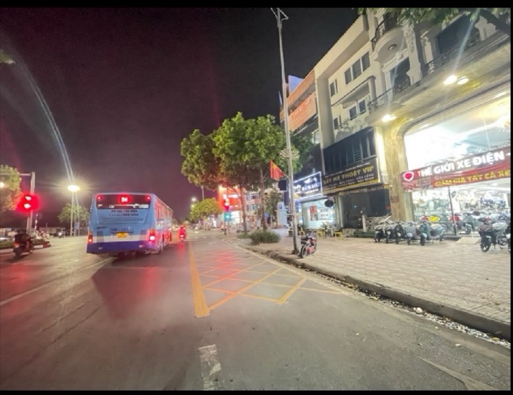 Bán nhà mặt phố Ngô Gia Tự 62,8m2 x 1 tầng, Q. Long Biên – Giá 16,8 tỷ