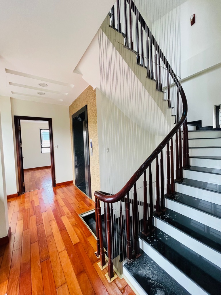 Bán nhà Trương Định - diện tích 66m2 7 tầng - Thang máy, ngõ ô tô tránh - giá 18 tỷ