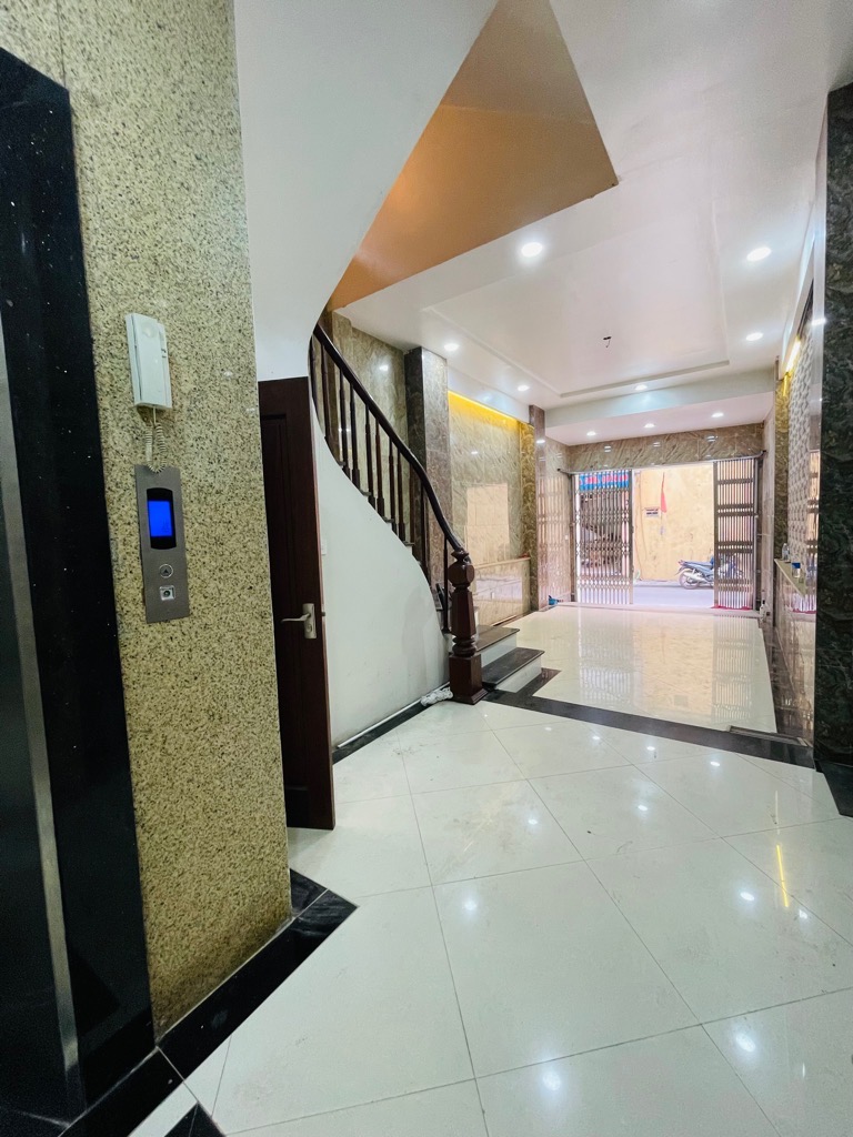 Bán nhà Trương Định - diện tích 66m2 7 tầng - Thang máy, ngõ ô tô tránh - giá 18 tỷ