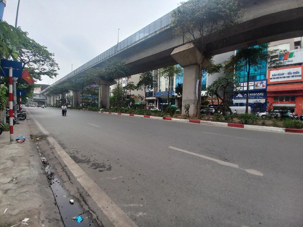 Bán nhà Yên Lãng - diện tích 36m2 1 tầng - Mặt phố, ô tô 3 làn - giá 9 tỷ