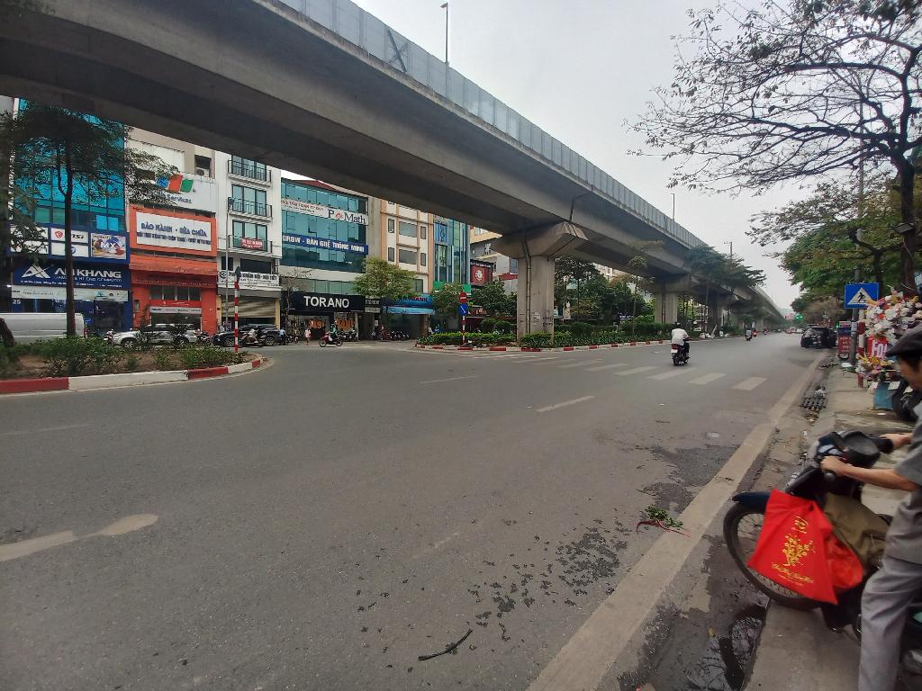 Bán nhà Yên Lãng - diện tích 36m2 1 tầng - Mặt phố, ô tô 3 làn - giá 9 tỷ