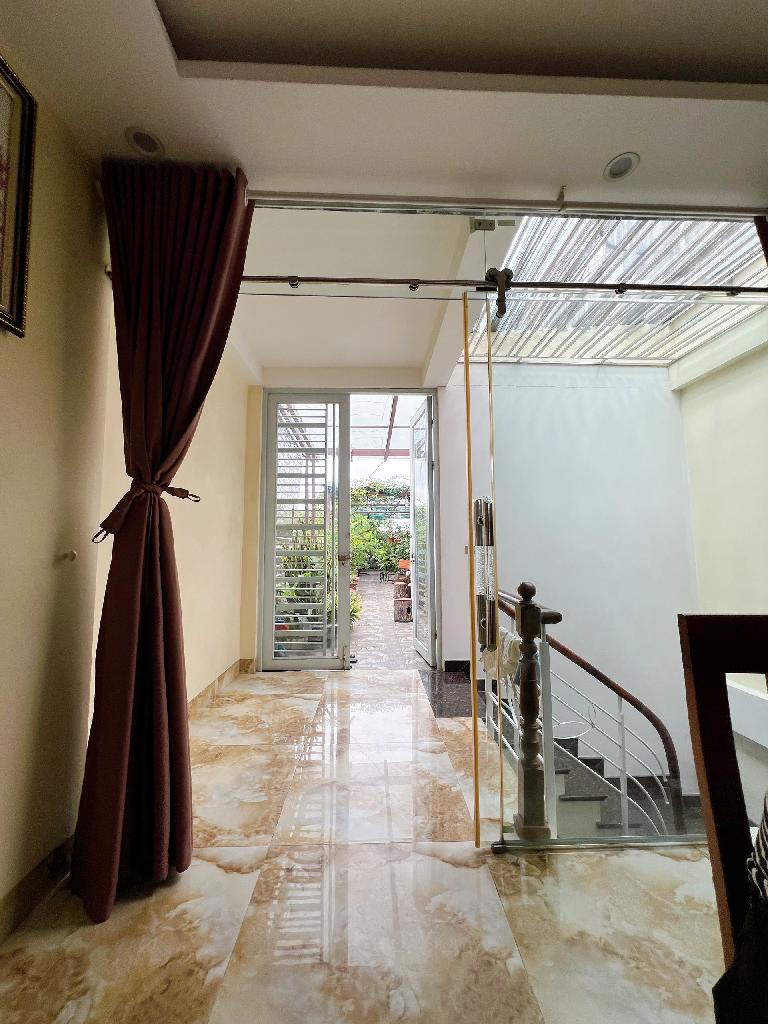 Bán nhà Định Công Hạ - diện tích 127m2 3 tầng - Mặt phố, vỉa hè rộng, kinh doanh đỉnh - giá 10,7 tỷ