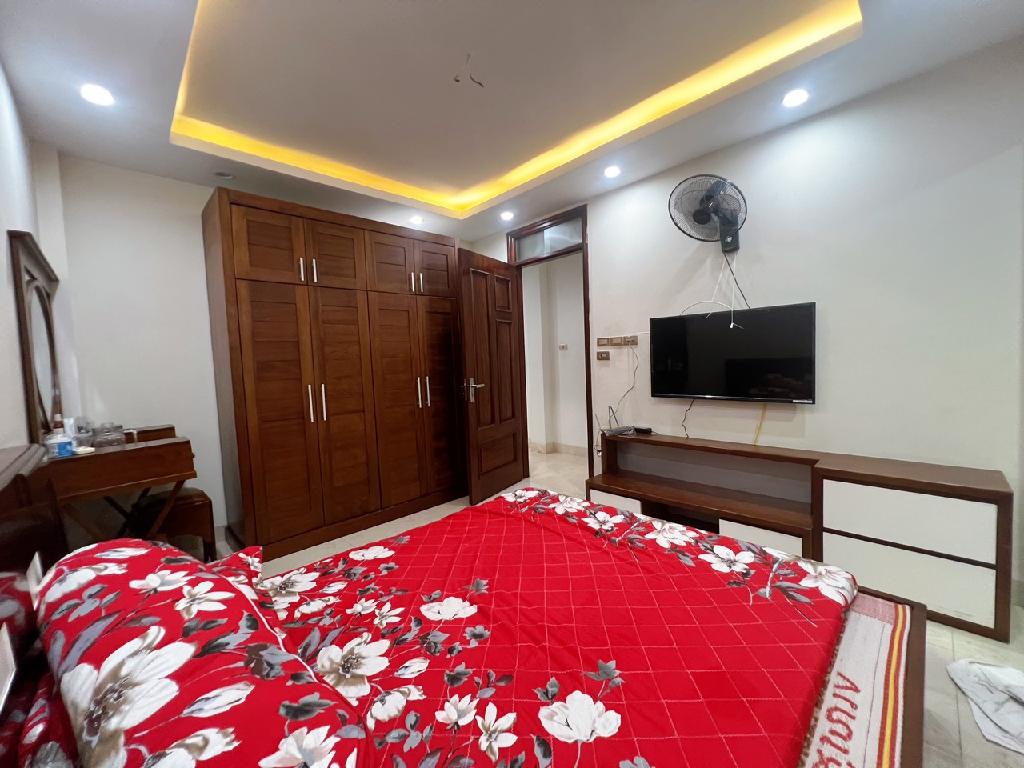 Bán nhà Định Công Hạ - diện tích 127m2 3 tầng - Mặt phố, vỉa hè rộng, kinh doanh đỉnh - giá 10,7 tỷ