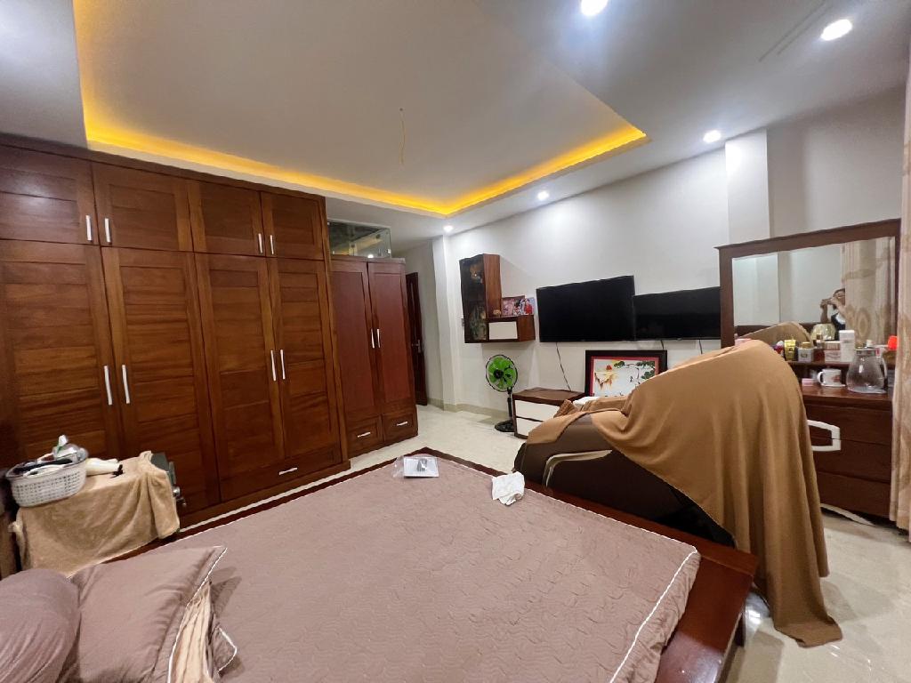 Bán nhà Định Công Hạ - diện tích 127m2 3 tầng - Mặt phố, vỉa hè rộng, kinh doanh đỉnh - giá 10,7 tỷ