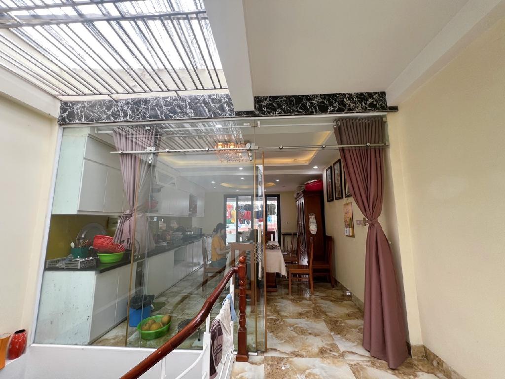 Bán nhà Định Công Hạ - diện tích 127m2 3 tầng - Mặt phố, vỉa hè rộng, kinh doanh đỉnh - giá 10,7 tỷ