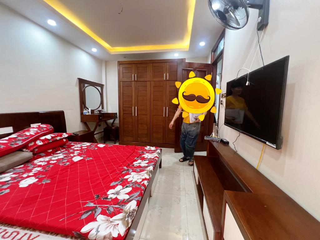 Bán nhà Định Công Hạ - diện tích 127m2 3 tầng - Mặt phố, vỉa hè rộng, kinh doanh đỉnh - giá 10,7 tỷ