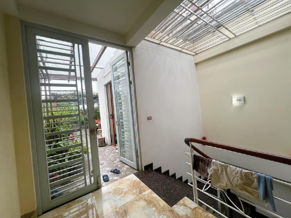 Bán nhà Định Công Hạ - diện tích 127m2 3 tầng - Mặt phố, vỉa hè rộng, kinh doanh đỉnh - giá 10,7 tỷ