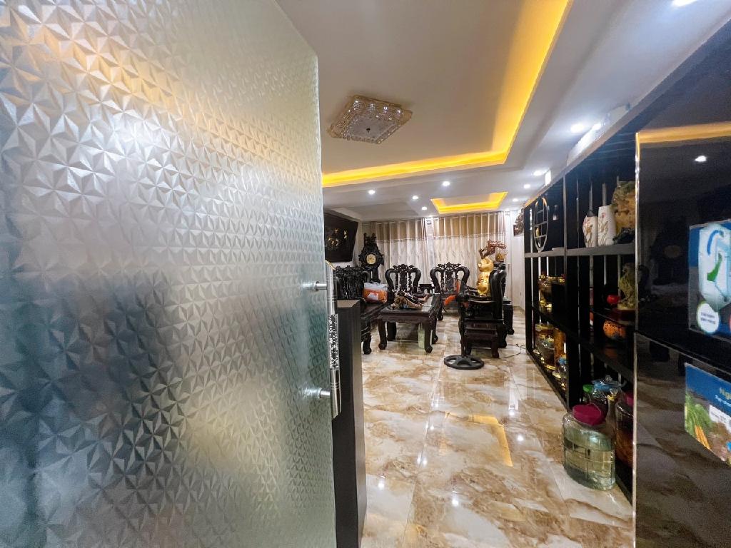 Bán nhà Định Công Hạ - diện tích 127m2 3 tầng - Mặt phố, vỉa hè rộng, kinh doanh đỉnh - giá 10,7 tỷ