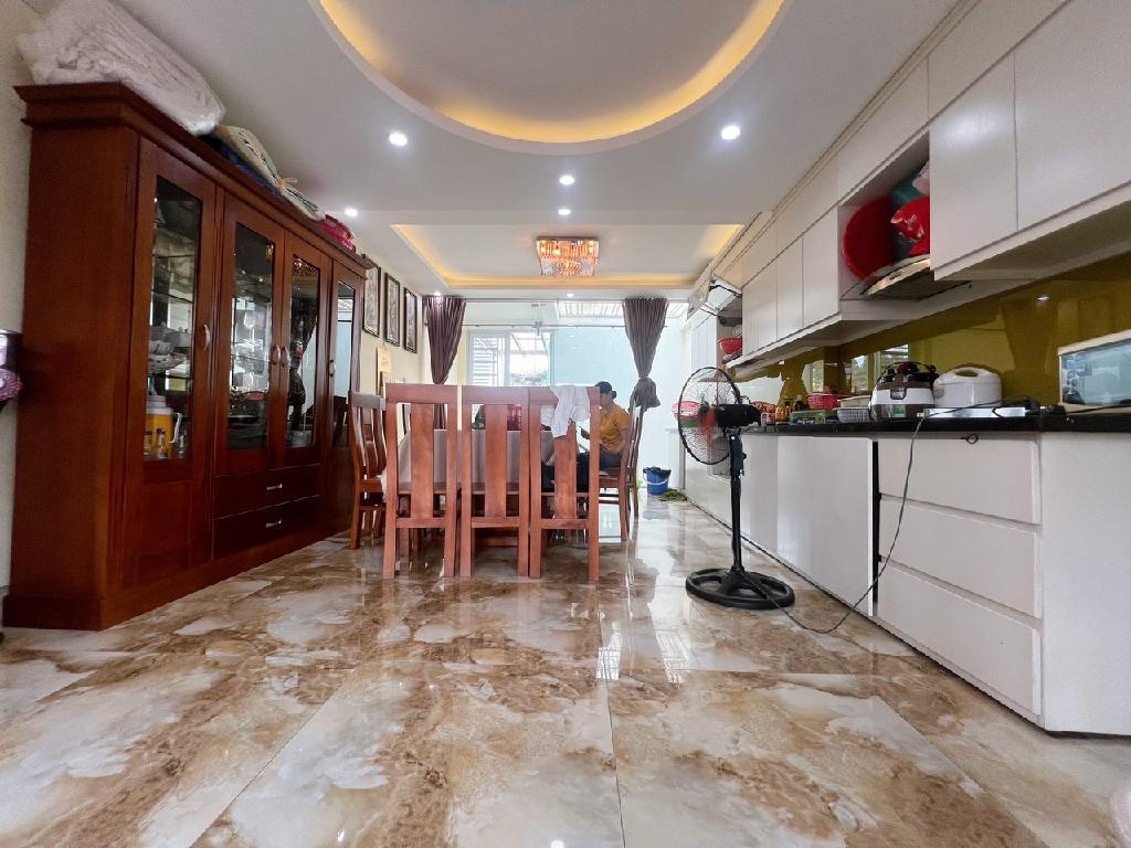 Bán nhà Định Công Hạ - diện tích 127m2 3 tầng - Mặt phố, vỉa hè rộng, kinh doanh đỉnh - giá 10,7 tỷ