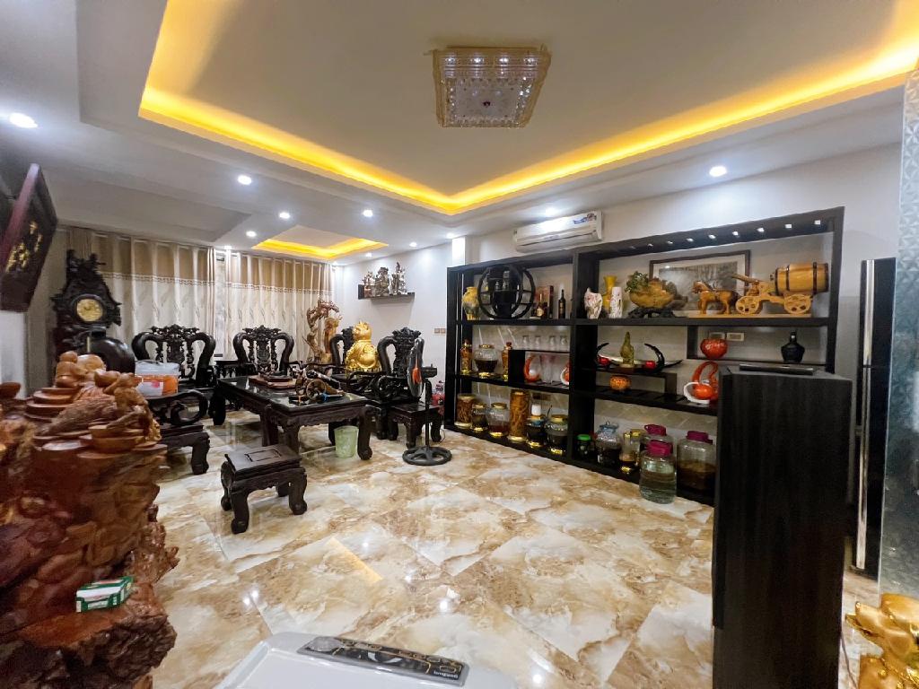 Bán nhà Định Công Hạ - diện tích 127m2 3 tầng - Mặt phố, vỉa hè rộng, kinh doanh đỉnh - giá 10,7 tỷ