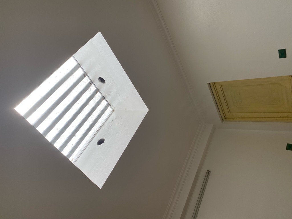 Bán nhà Trương Định - diện tích 55m2 5 tầng - Lô Góc - Mặt Phố Kinh Doanh - giá 19,5 tỷ