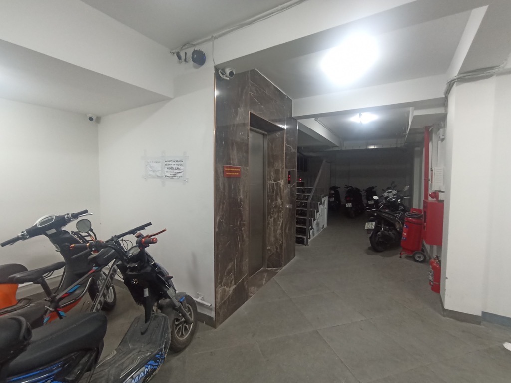 Bán nhà Hào Nam - diện tích 111m2 8 tầng - Căn hộ dịch vụ đẹp nhất phố - giá 23 tỷ