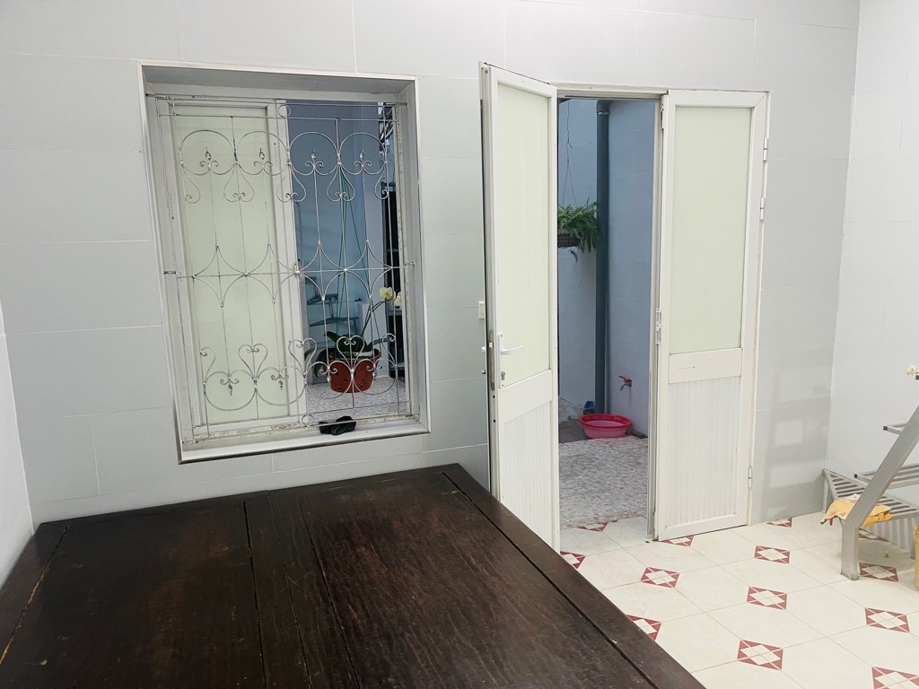 Bán nhà Thái Thịnh - diện tích 97m2 1 tầng - MẶT NGÕ Ô TÔ - KINH DOANH TỐT - giá 6,3 tỷ