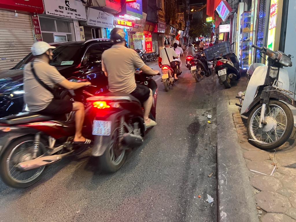 Bán nhà Nguyễn Huy Tưởng - diện tích 24m2 6 tầng - HIẾM MẶT PHỐ - giá 4,1 tỷ