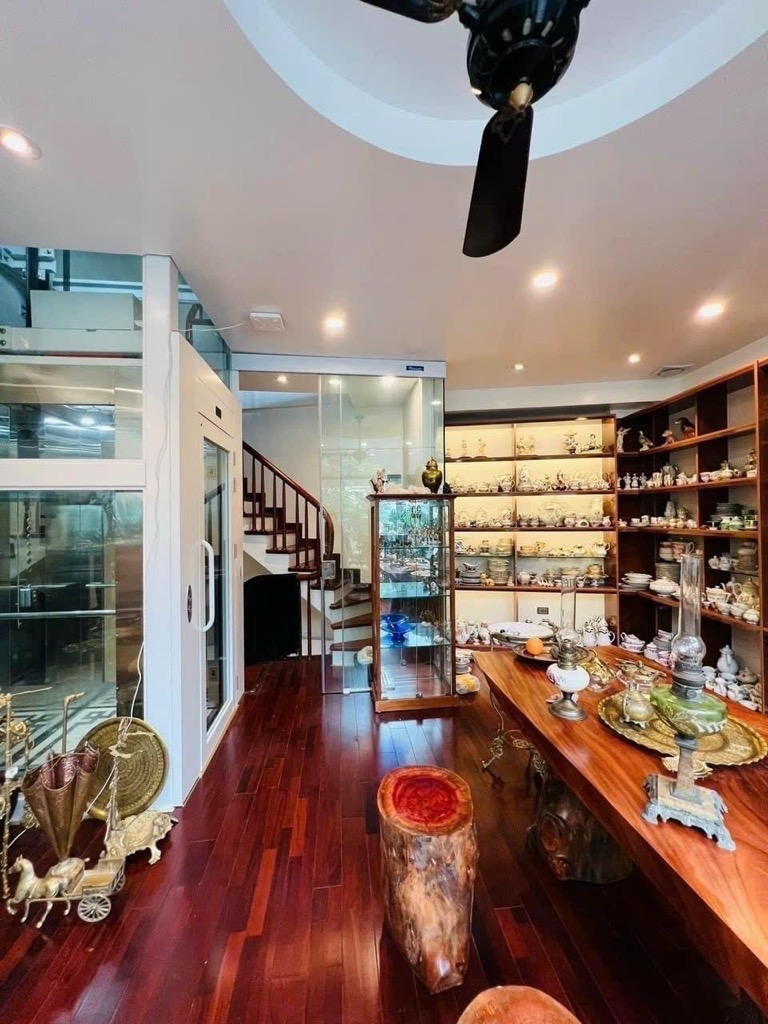 Bán nhà Minh Khai - diện tích 34,2m2 5 tầng - Lô góc - giá 23,5 tỷ