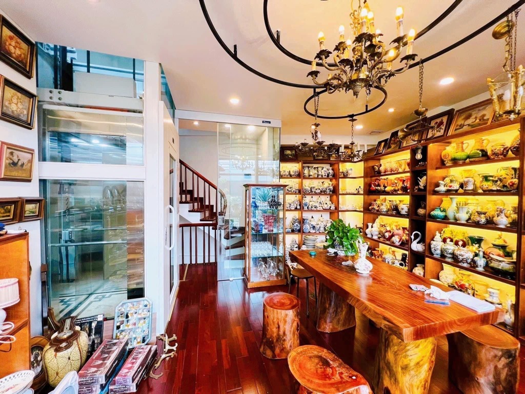 Bán nhà Minh Khai - diện tích 34,2m2 5 tầng - Lô góc - giá 23,5 tỷ