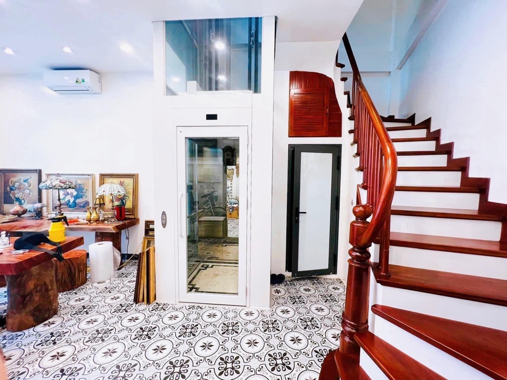 Bán nhà Minh Khai - diện tích 34,2m2 5 tầng - Lô góc - giá 23,5 tỷ