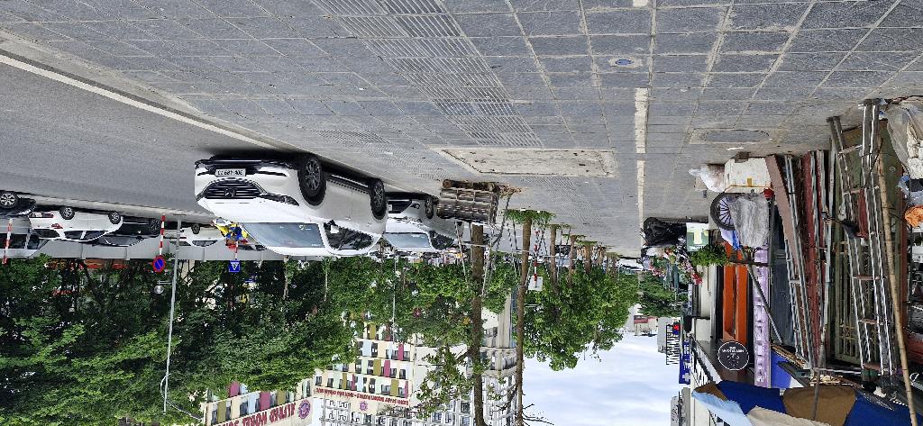 Bán nhà Pháo Đài Láng - diện tích 71.5m2 3 tầng - Nhà 2 Mặt Thoáng - giá 22,9 tỷ