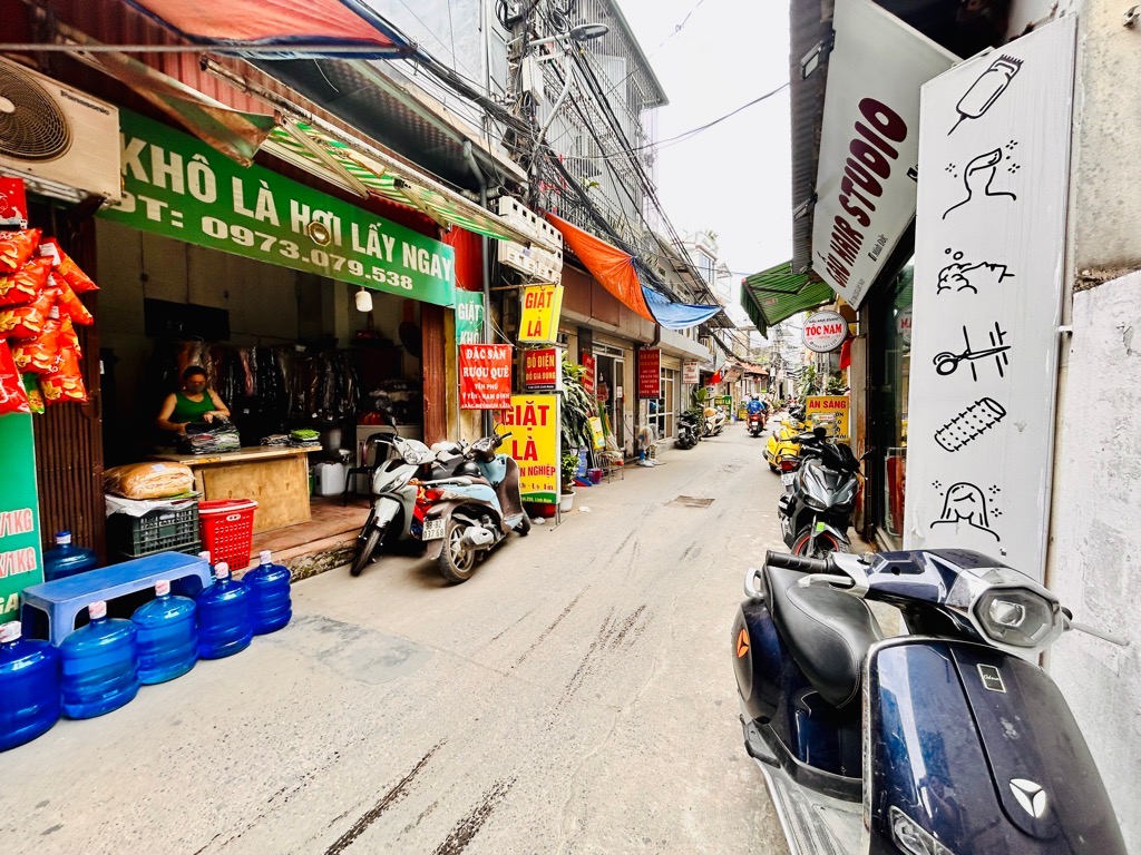 Bán nhà Lĩnh Nam - diện tích 30m2 2 tầng - Ô TÔ QUA NHÀ - giá 3,2 tỷ