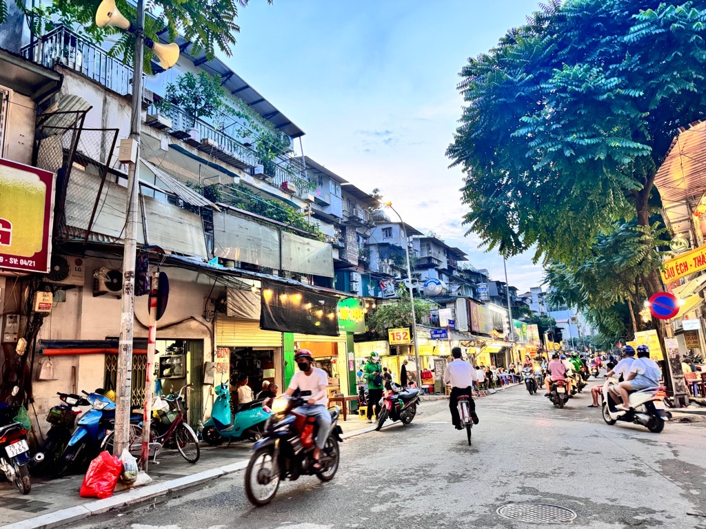 Bán nhà Nguyễn Văn Tuyết - diện tích 74m2 2 tầng - Mặt phố ẩm thực trung tâm Đống Đa - giá 17 tỷ