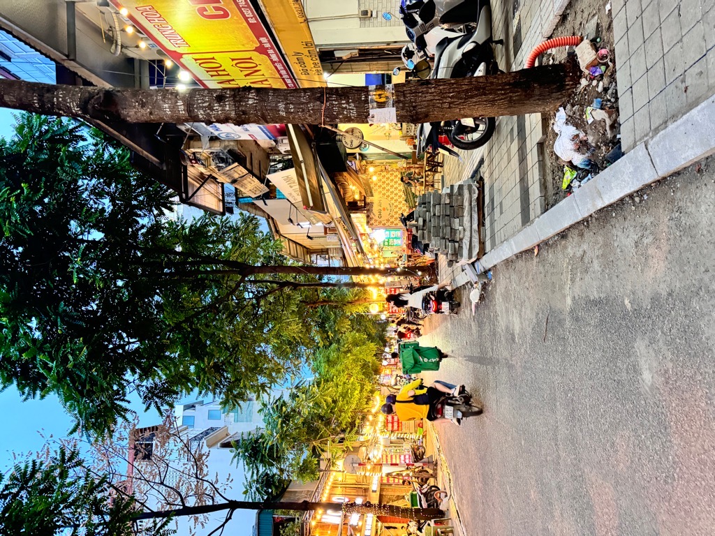 Bán nhà Nguyễn Văn Tuyết - diện tích 74m2 2 tầng - Mặt phố ẩm thực trung tâm Đống Đa - giá 17 tỷ