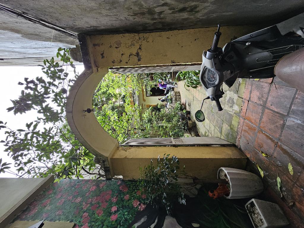 Bán nhà Vũ Hữu - diện tích 196m2 2 tầng - gần ô tô - giá 21,5 tỷ