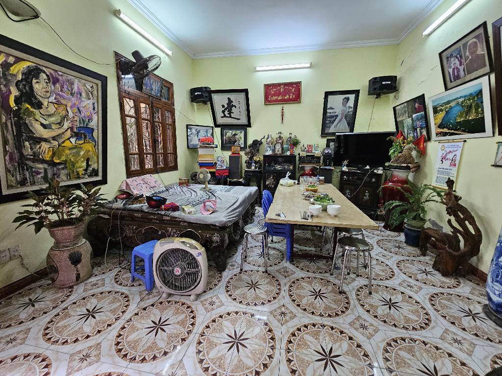 Bán nhà Vũ Hữu - diện tích 196m2 2 tầng - gần ô tô - giá 21,5 tỷ