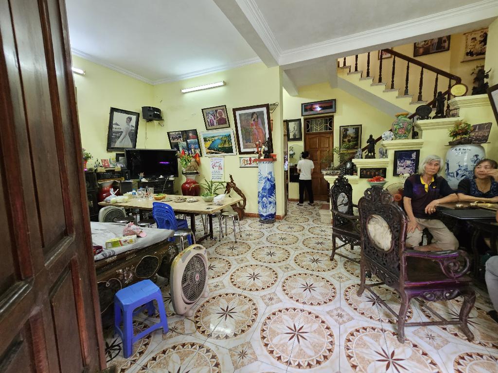 Bán nhà Vũ Hữu - diện tích 196m2 2 tầng - gần ô tô - giá 21,5 tỷ