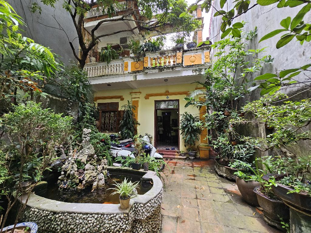 Bán nhà Vũ Hữu - diện tích 196m2 2 tầng - gần ô tô - giá 21,5 tỷ