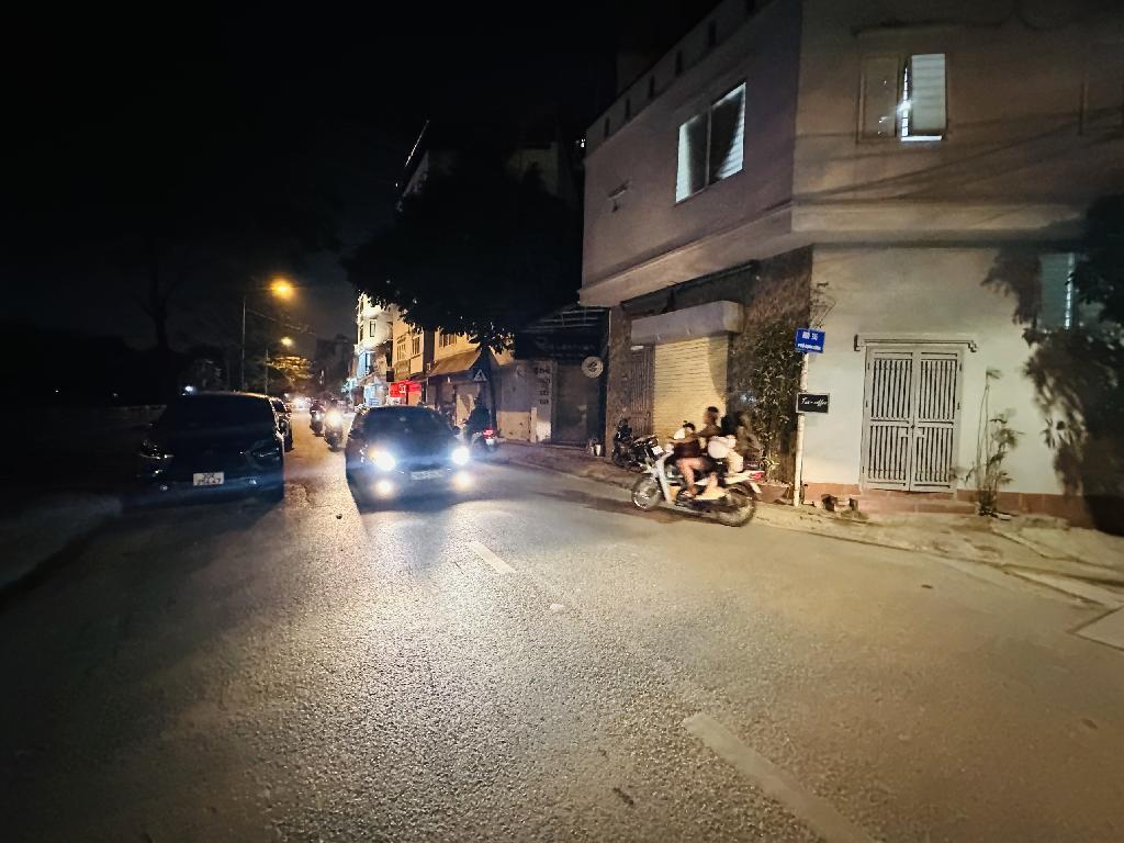 Bán nhà Trịnh Đình Cửu - diện tích 60m2 3 tầng - ô tô qua nhà - giá 13 tỷ