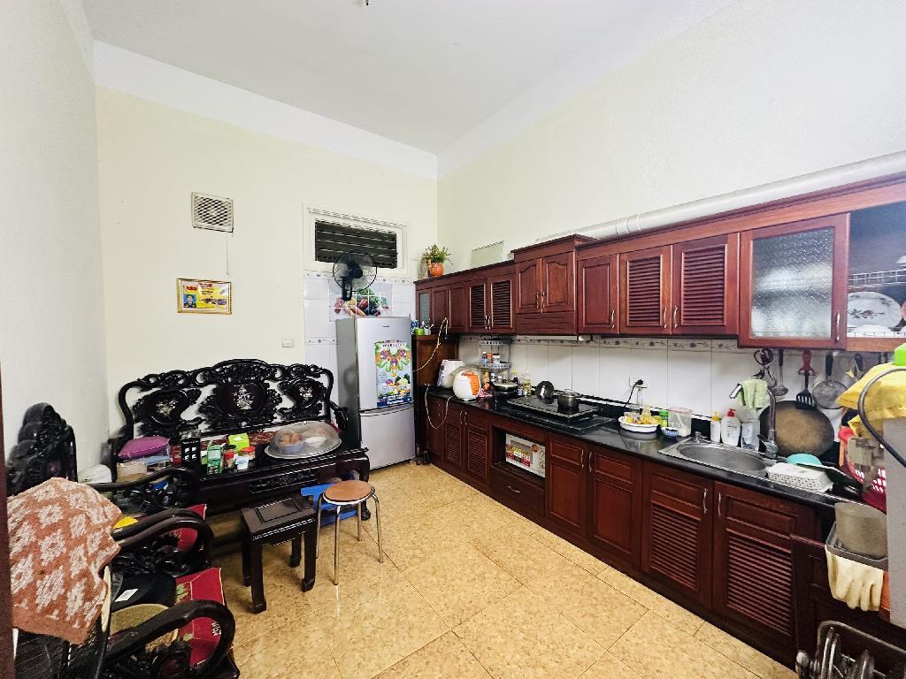 Bán nhà Trịnh Đình Cửu - diện tích 60m2 3 tầng - ô tô qua nhà - giá 13 tỷ