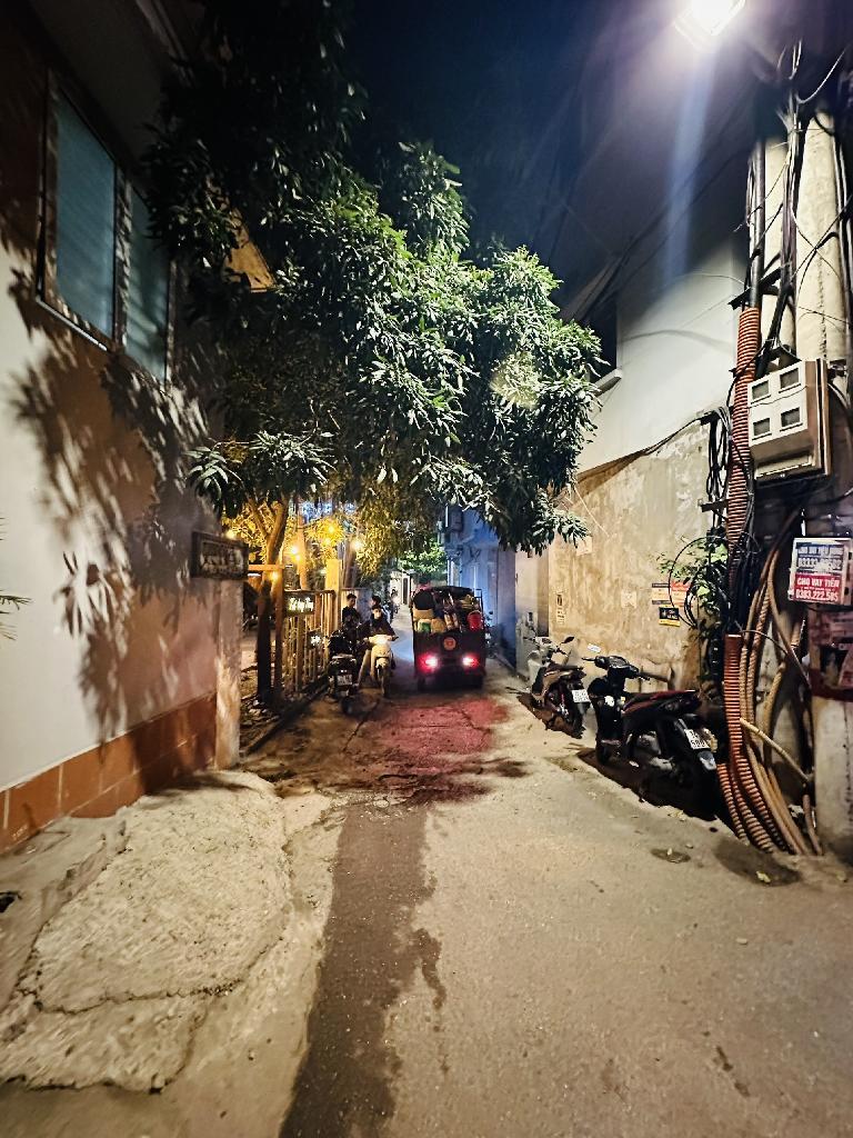 Bán nhà Trịnh Đình Cửu - diện tích 60m2 3 tầng - ô tô qua nhà - giá 13 tỷ