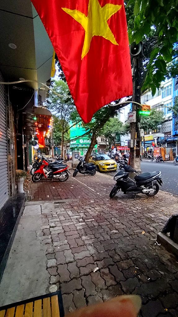 Bán nhà Quốc Tử Giám - diện tích 33m2 6 tầng - Mặt phố vỉa hè đá bóng, kinh doanh đỉnh - giá 22,5 tỷ