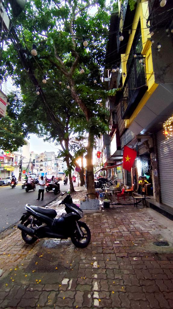 Bán nhà Quốc Tử Giám - diện tích 33m2 6 tầng - Mặt phố vỉa hè đá bóng, kinh doanh đỉnh - giá 22,5 tỷ