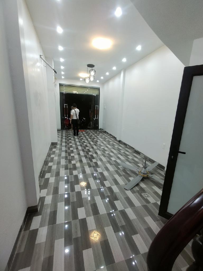 Bán nhà Quốc Tử Giám - diện tích 33m2 6 tầng - Mặt phố vỉa hè đá bóng, kinh doanh đỉnh - giá 22,5 tỷ