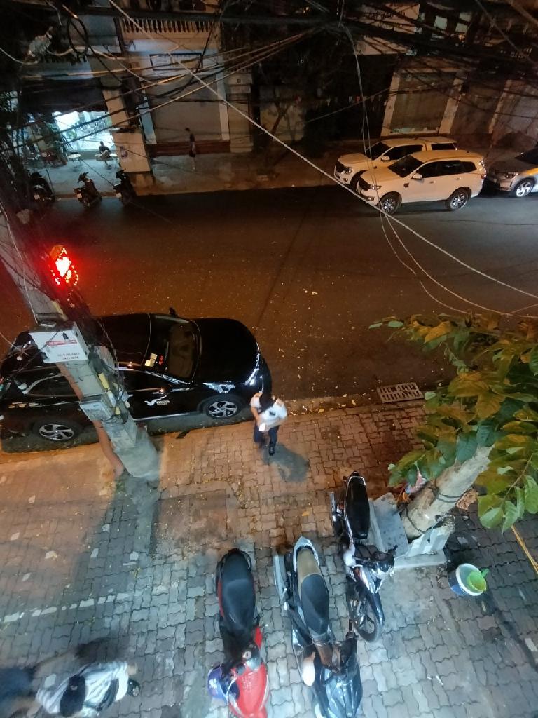 Bán nhà Quốc Tử Giám - diện tích 33m2 6 tầng - Mặt phố vỉa hè đá bóng, kinh doanh đỉnh - giá 22,5 tỷ