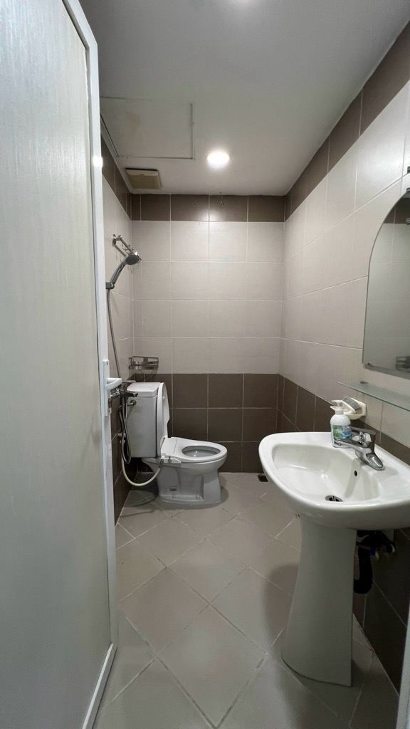 Bán nhà Nguyễn Khuyến - diện tích 29,3m2 1 tầng - Khu tập thể Tầng 1 đường sắt - giá 5,7 tỷ