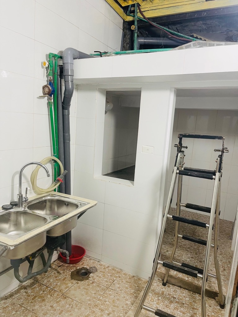 Bán nhà Thái Thịnh - diện tích 97m2 1 tầng - MẶT NGÕ Ô TÔ - KINH DOANH TỐT - giá 6,3 tỷ