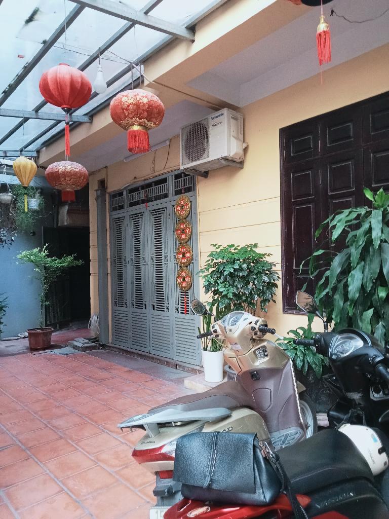 Bán nhà Lĩnh Nam - diện tích 81m2 6 tầng - Gần ô tô, lô góc - giá 20 tỷ