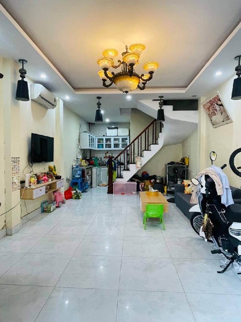Bán nhà Nguyễn Chính - diện tích 37m2 2 tầng - Ô TÔ CÁCH 20M - giá 2,5 tỷ