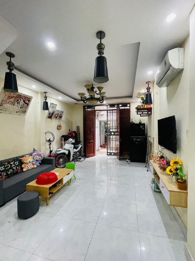 Bán nhà Nguyễn Chính - diện tích 37m2 2 tầng - Ô TÔ CÁCH 20M - giá 2,5 tỷ