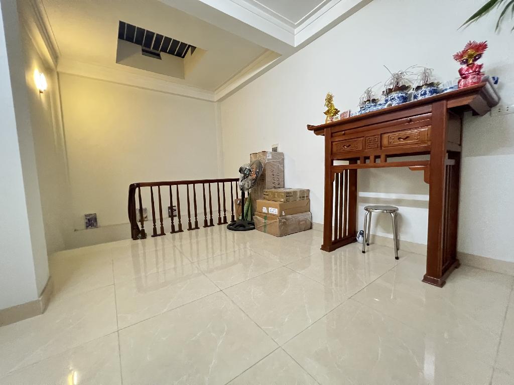 Bán nhà Định Công - diện tích 65m2 5 tầng - ô tô đỗ cửa - giá 11,8 tỷ