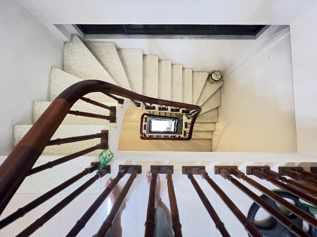 Bán nhà Định Công - diện tích 65m2 5 tầng - ô tô đỗ cửa - giá 11,8 tỷ