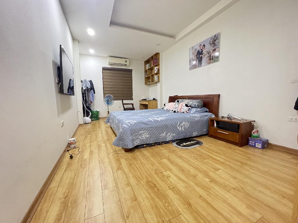 Bán nhà Định Công - diện tích 65m2 5 tầng - ô tô đỗ cửa - giá 11,8 tỷ