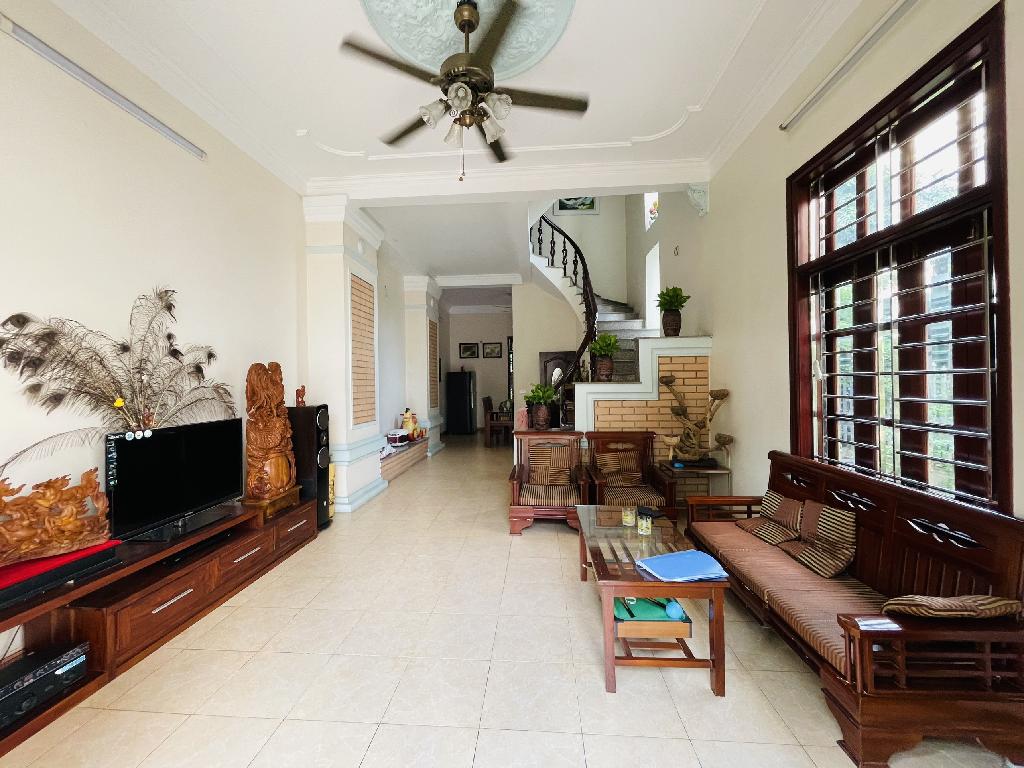 Bán nhà trong ngõ Ngô Gia Tự 287m2 x 3 tầng – Giá 21 tỷ – Biệt thự sân vườn, Lô góc, 2 ngõ, Diện tích rộng