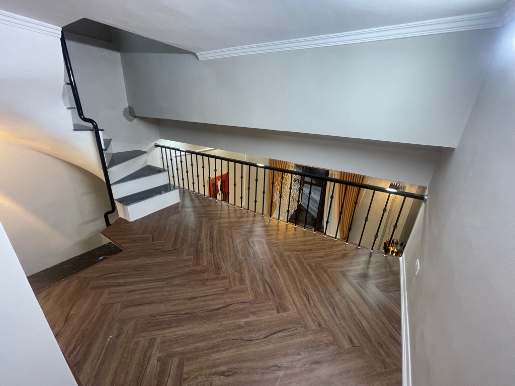 Bán nhà Lý Văn Phức - diện tích 36m2 2 tầng - Ô TÔ ĐỖ CHÂN CẦU THANG - giá 5,9 tỷ