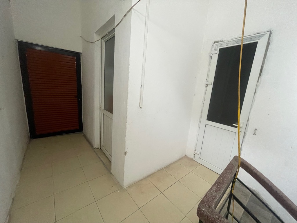 Bán nhà Lý Văn Phức - diện tích 36m2 2 tầng - Ô TÔ ĐỖ CHÂN CẦU THANG - giá 5,9 tỷ